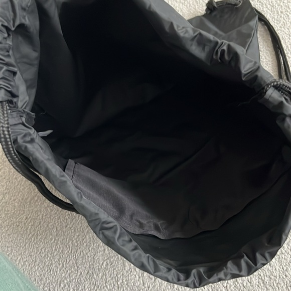 Travis Mathew drawstring bag - Picture 5 of 5